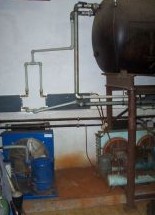 Hier wurden drei Rückgewinnungswärmetauscher des Typs ER40 mit freiem Umlauf für die Wassererwärmung im Behälter mit der Kapazität von 2 000 Litern montiert.